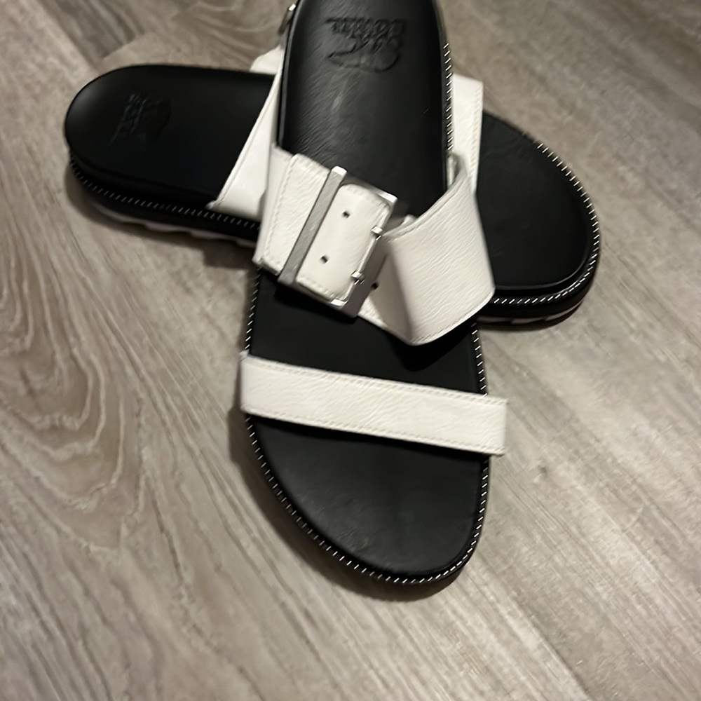 Sandal - Picture 4 of 7